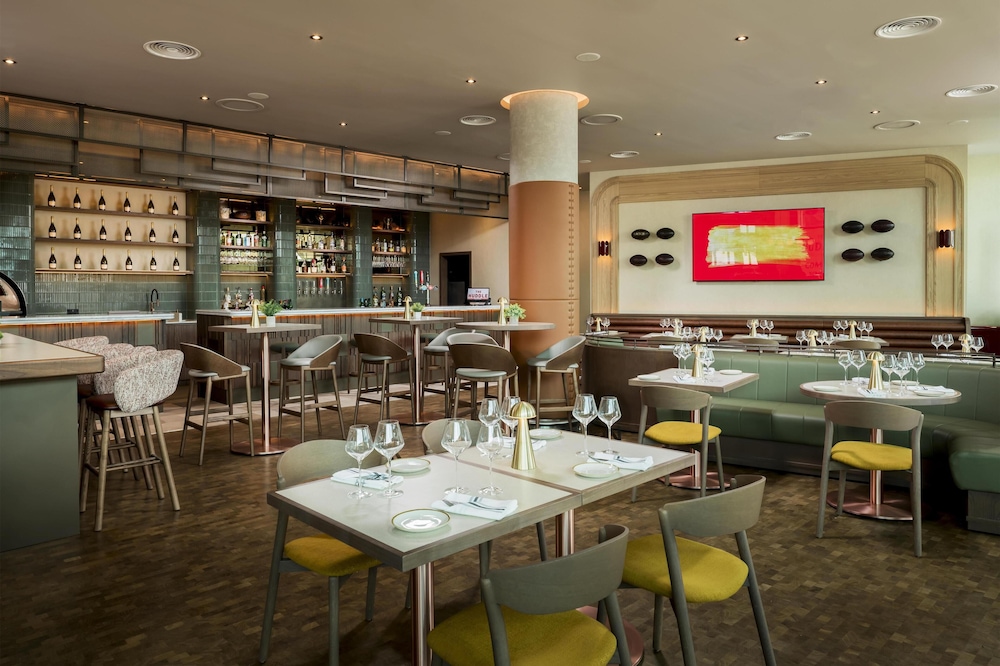 Radisson RED London Twickenham 44/62