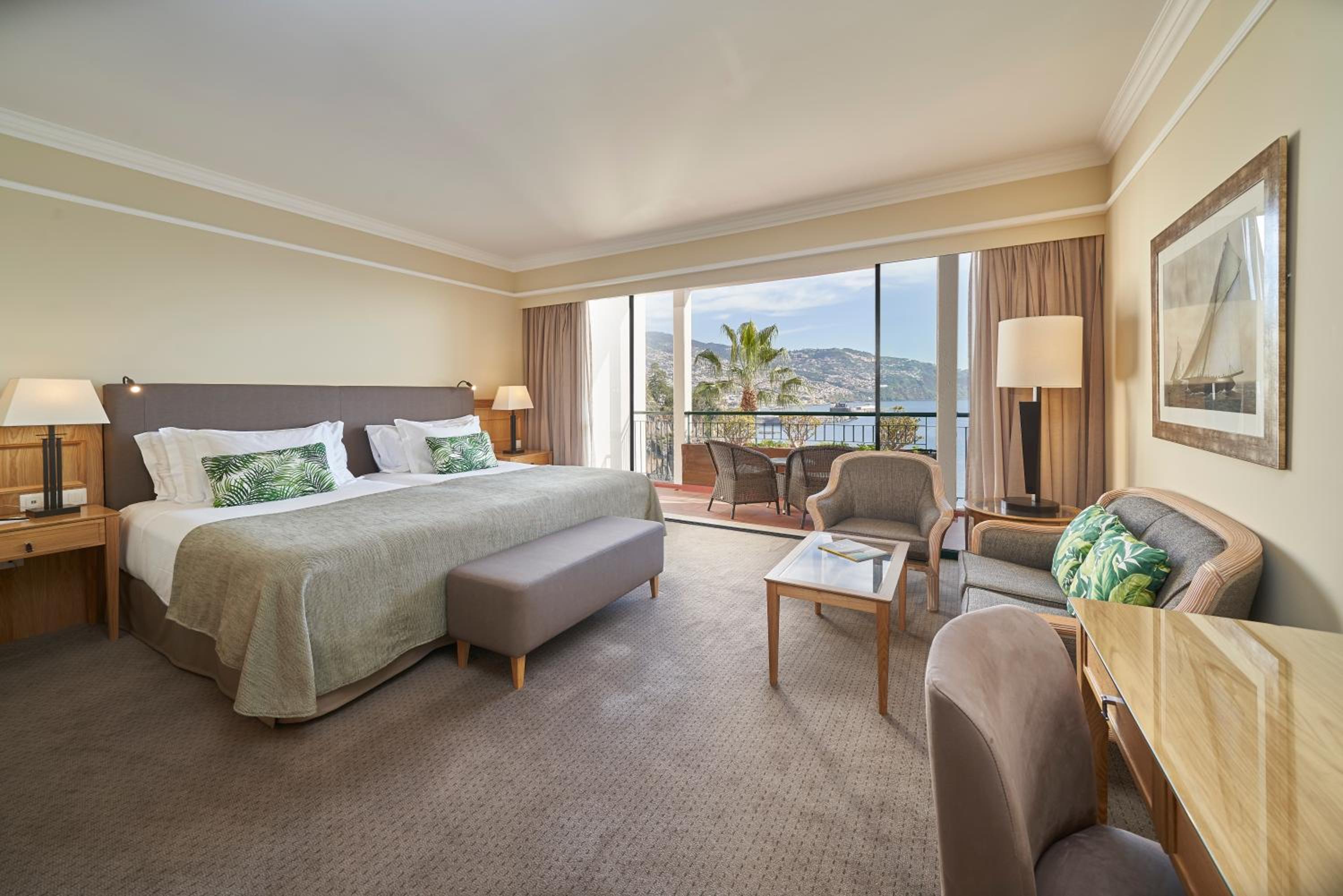 Room, Twin Beds, City and Sea View، The Cliff Bay 2/4