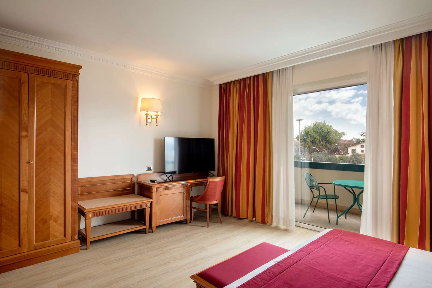 غرفة ديلوكس بسرير كينج في طابق مرتفع، Best Western Hotel Viterbo 2/3