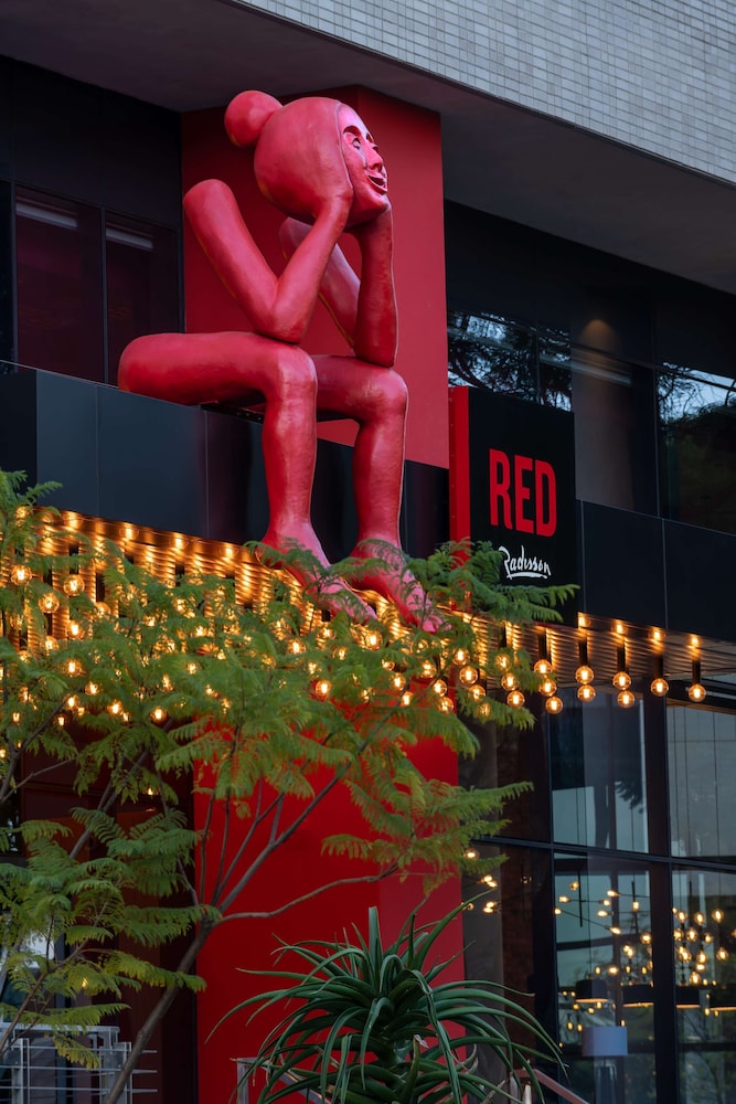 Radisson RED Hotel, Johannesburg Rosebank 70/75