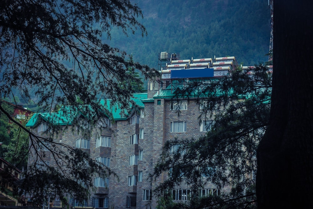 Golden Tulip Manali 5/92