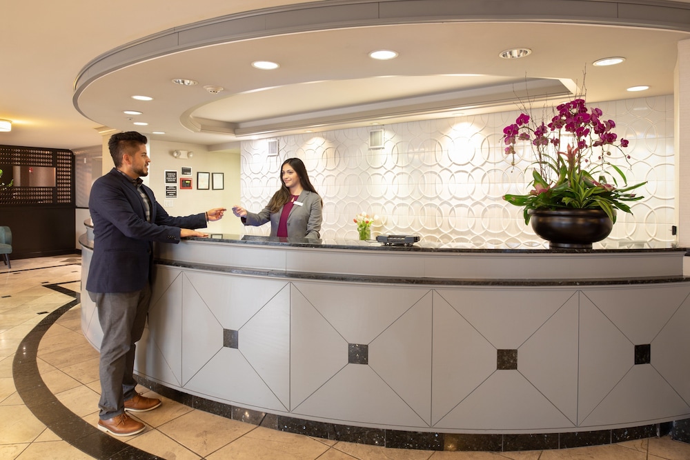 Crowne Plaza Costa Mesa Orange County 10/64