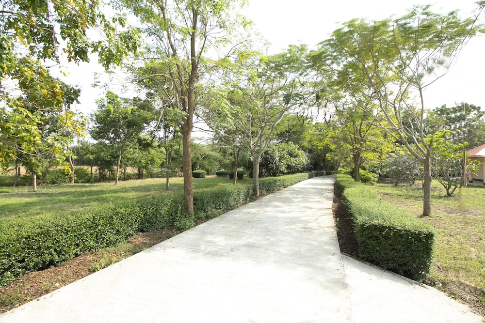 OYO 75359 Thaiburi Thara Resort 34/43