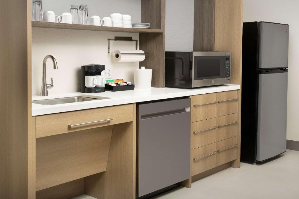 جناح بسرير كينج مع أريكة لذوي الإعاقة، Home2 Suites by Hilton St. Augustine I-95, FL 3/3