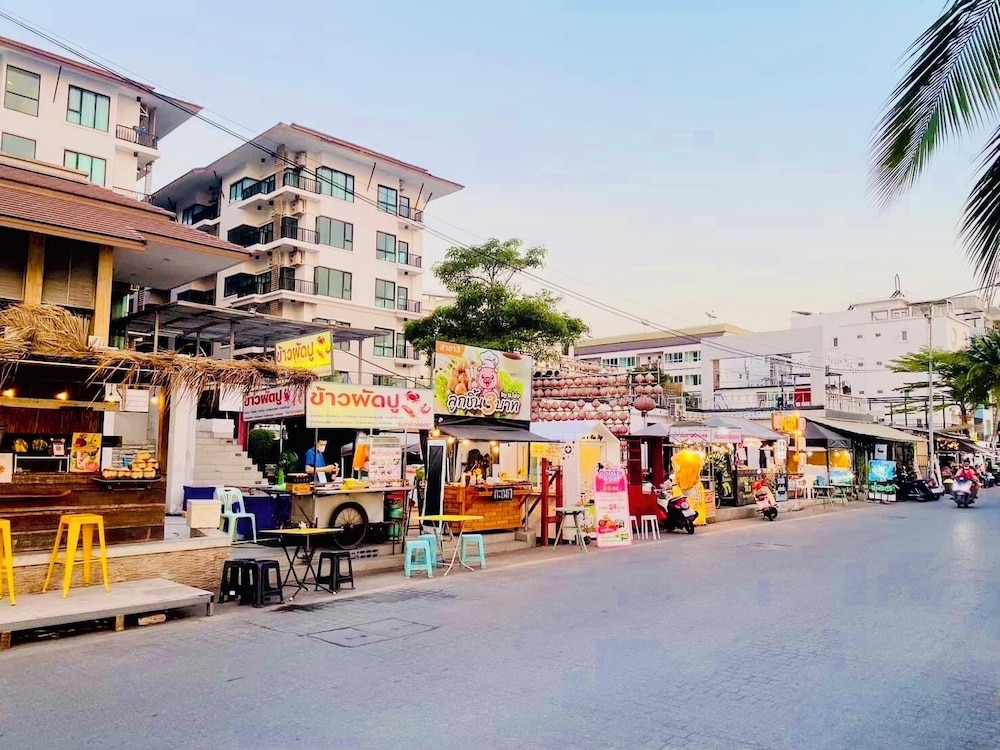 The SunSet Bangsaen Hotel 39/50
