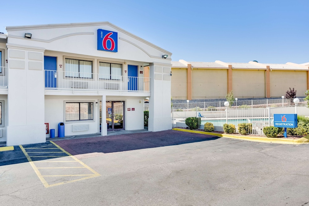 Motel6 El Paso, TX - West 57/66
