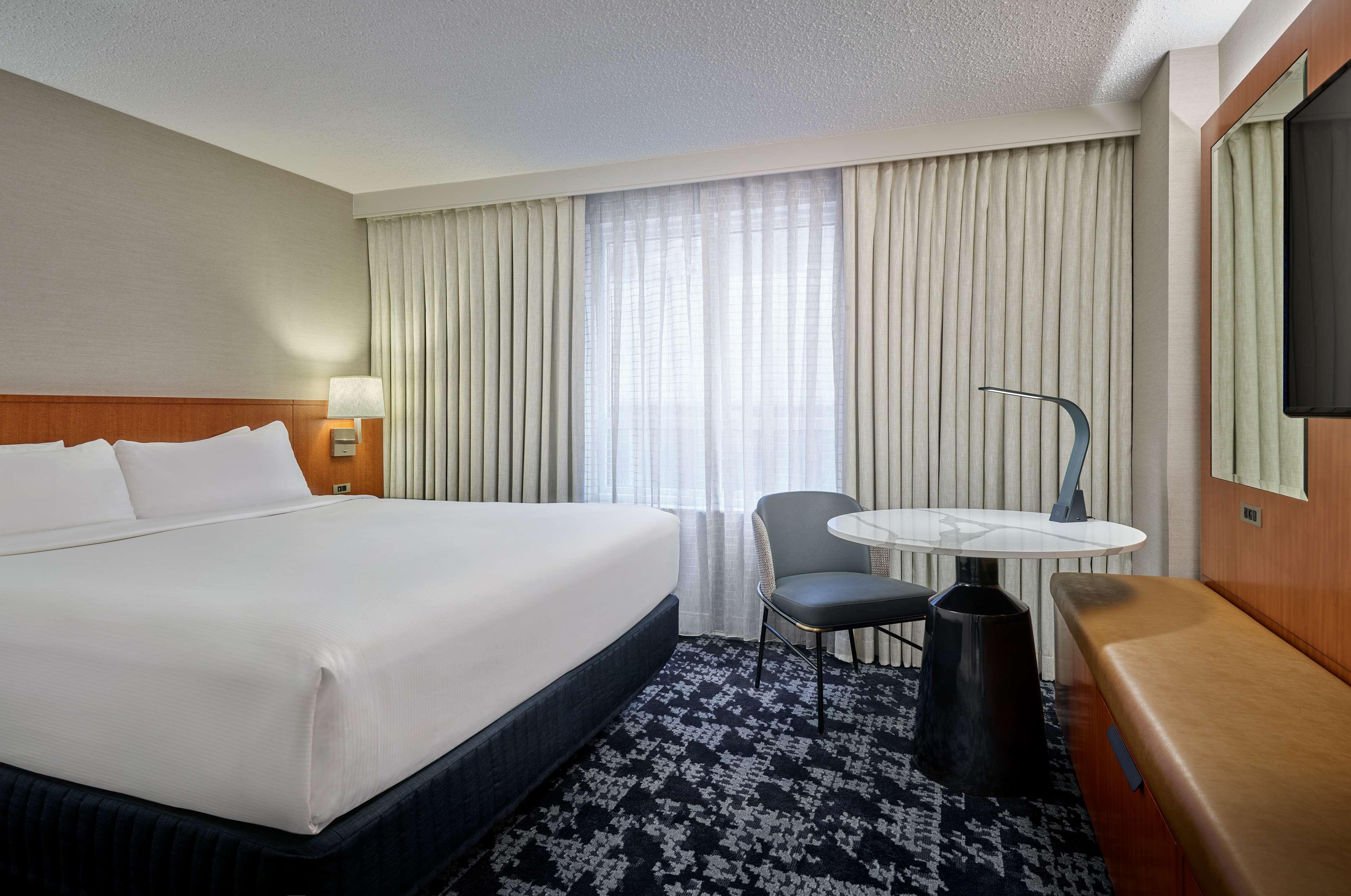 2 ROOMS, MODERN, SUITE, KING BED