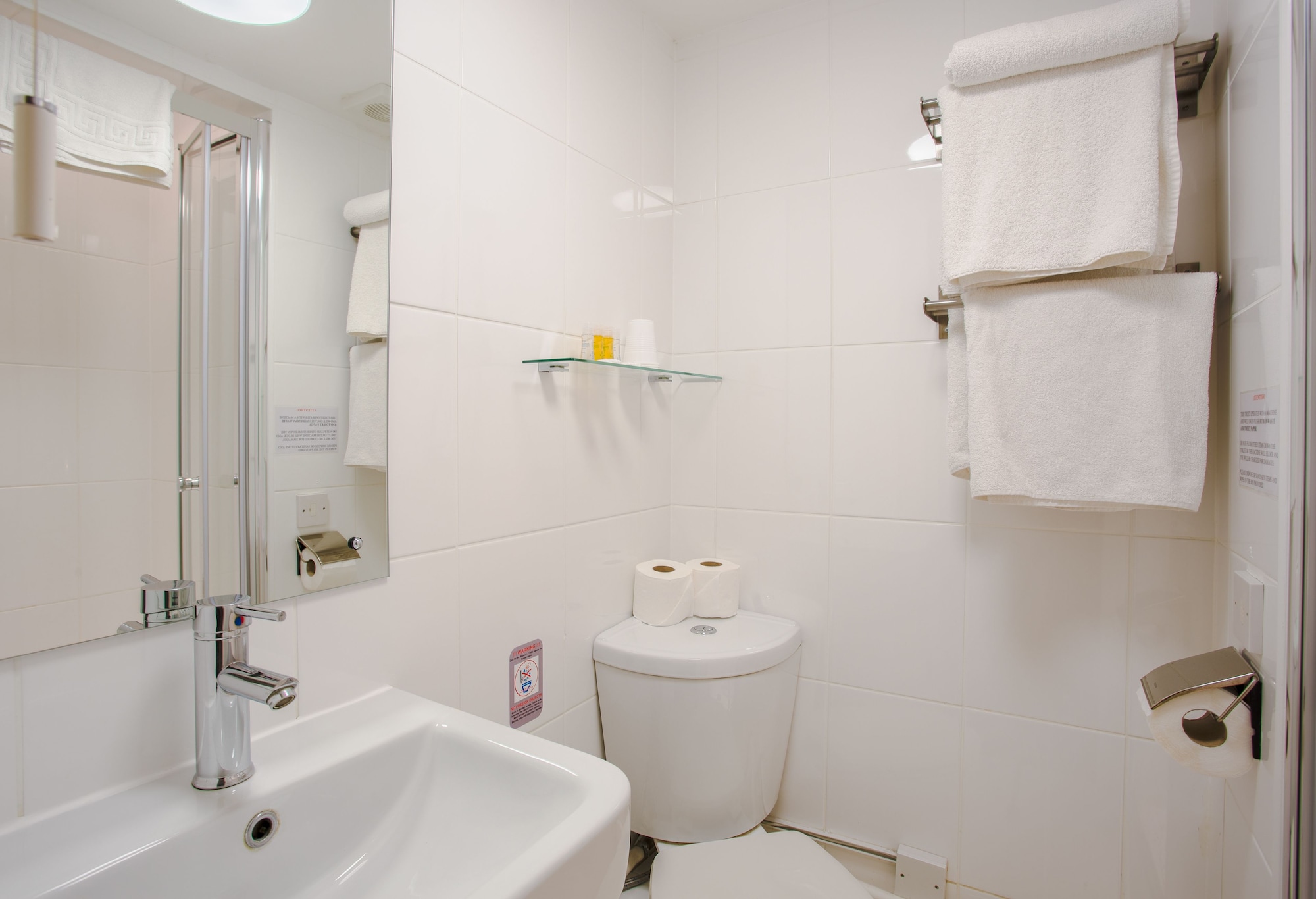 غرفة عائلية بسرير مزدوج وسريرين منفصلين، London Town Hotel 6/6