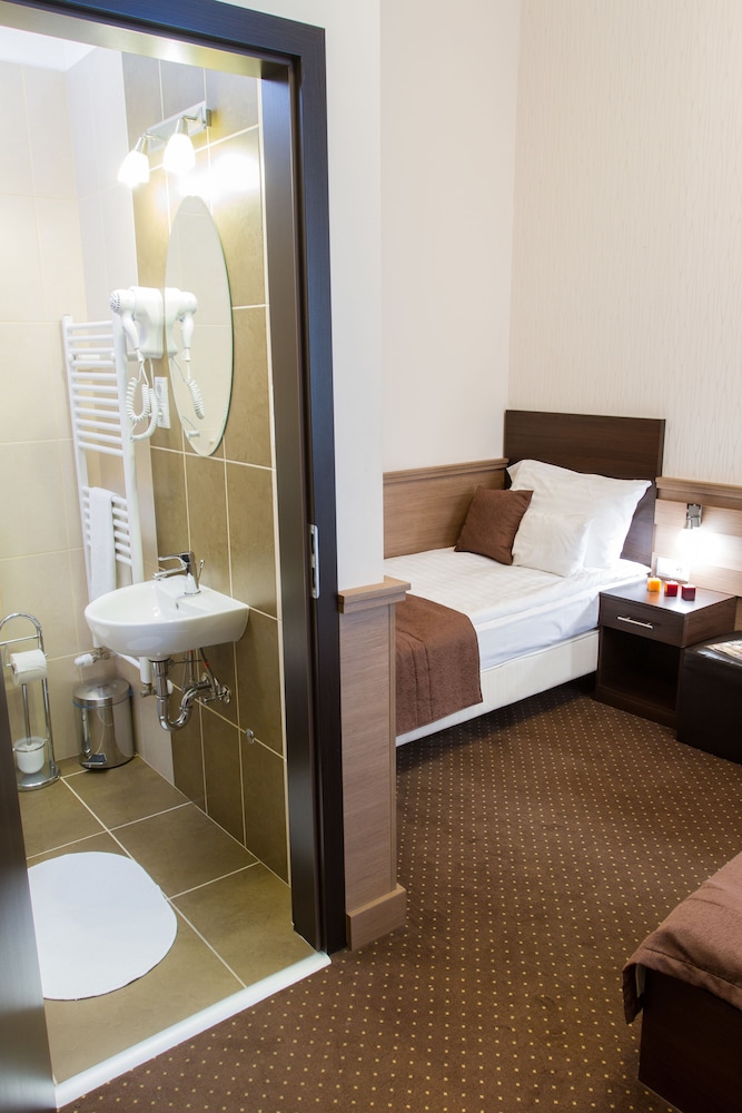 Central Hotel 21 9/54