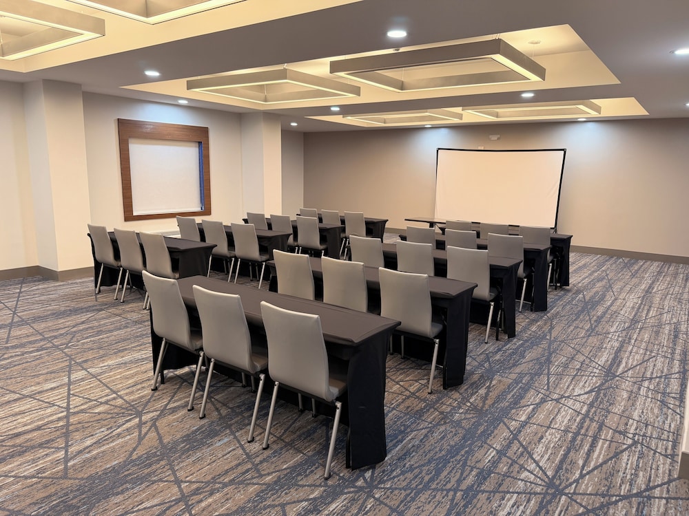 Holiday Inn Express Hotel And Suites Burleson Ft Worth 55/65