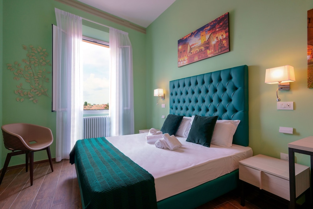 COMFORT, TWIN BEDS, CITY VIEW