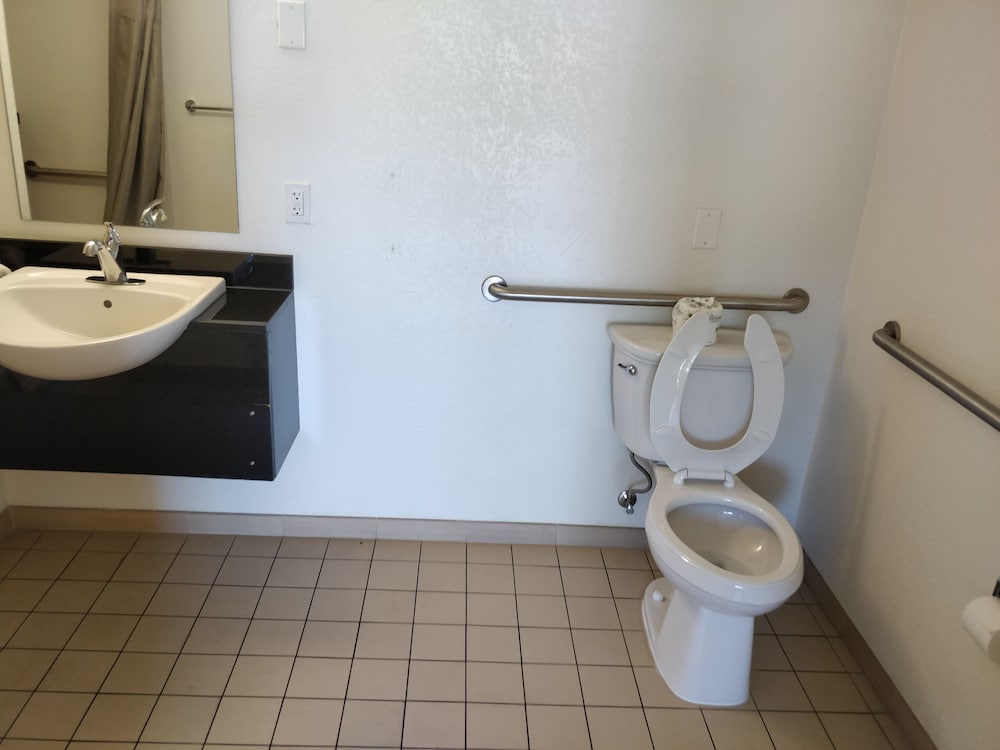 Motel6 North Richland Hills, TX 57/61