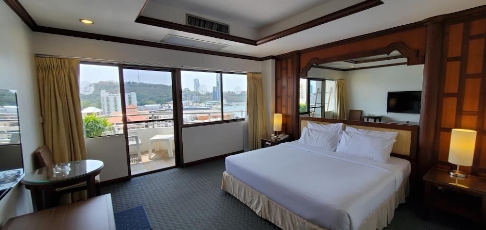 DELUXE, DOUBLE BED