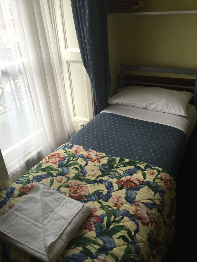 Albany Hotel 26/63