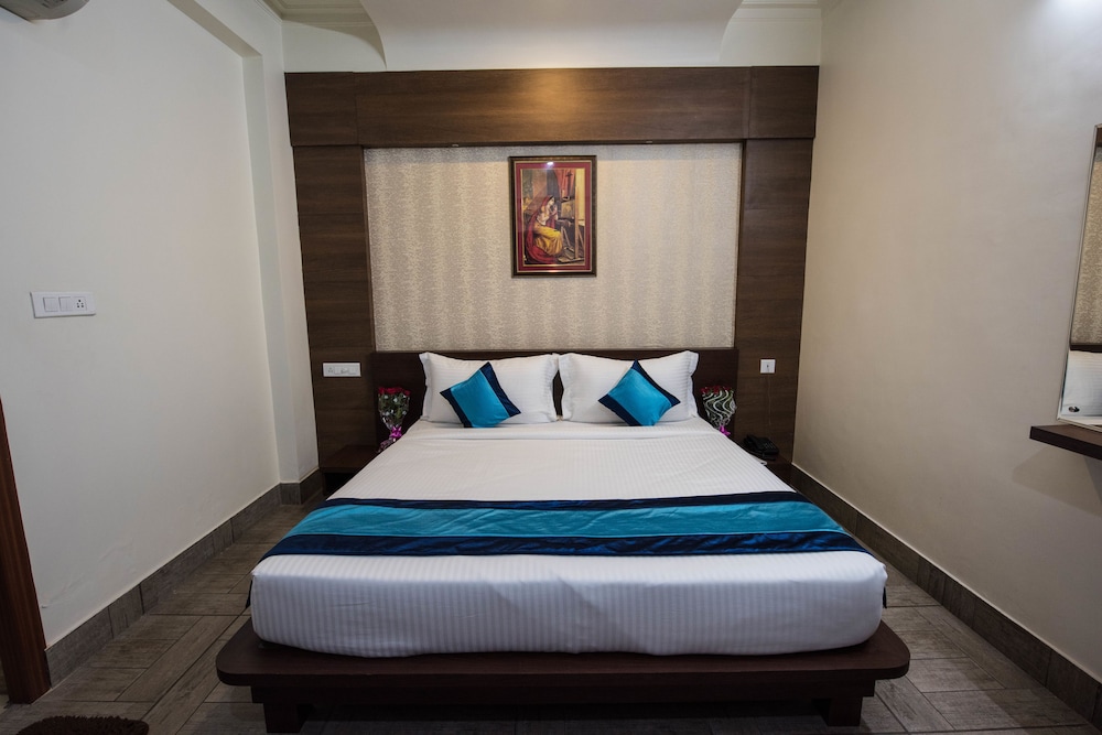 Elite Suites Mint Gomti Nagar 17/50