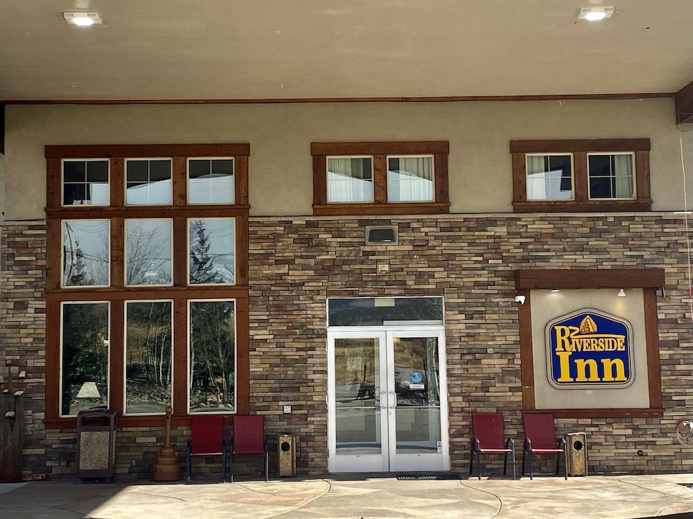 A Riverside Inn Travelodge by Wyndham 2/55