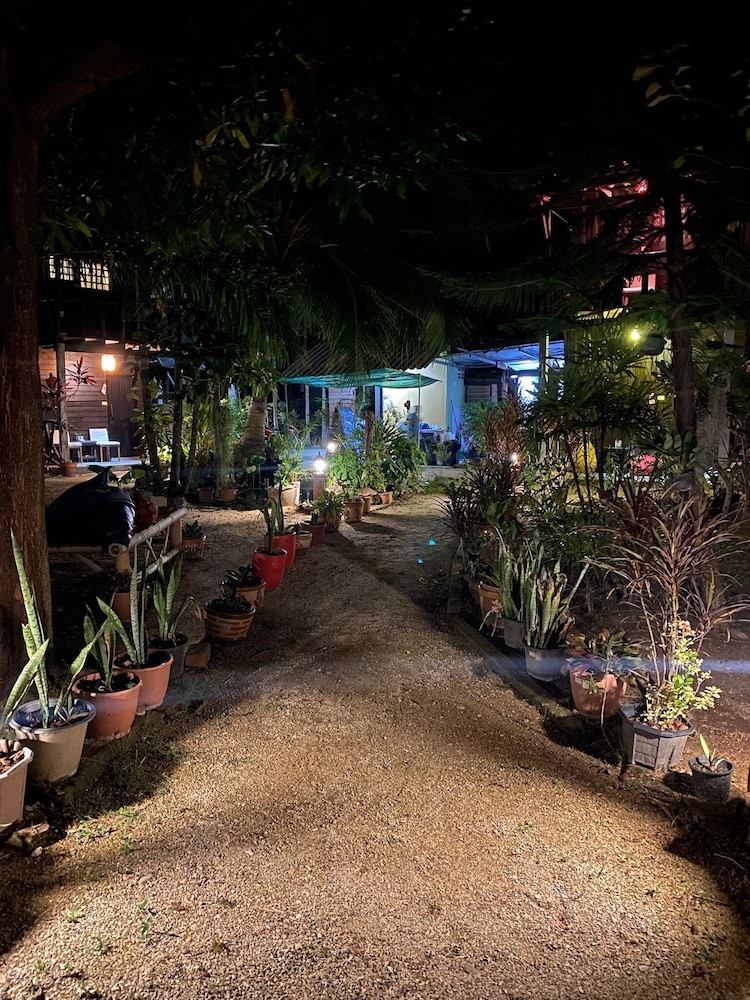 Leaf House Bungalow - Hostel 30/50
