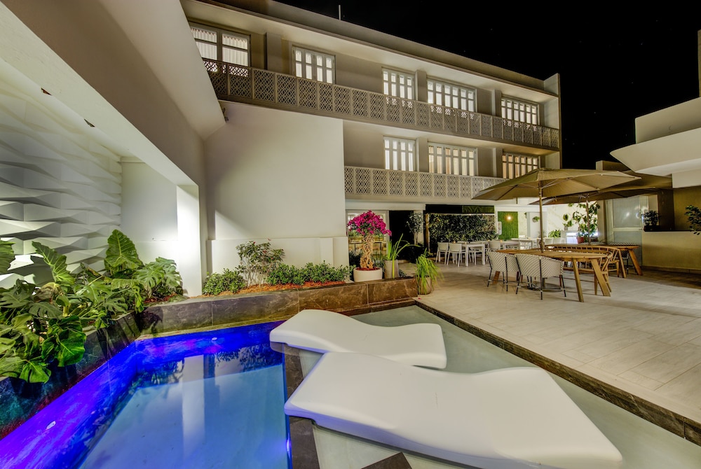 Tropica Beach Hotel 36/50