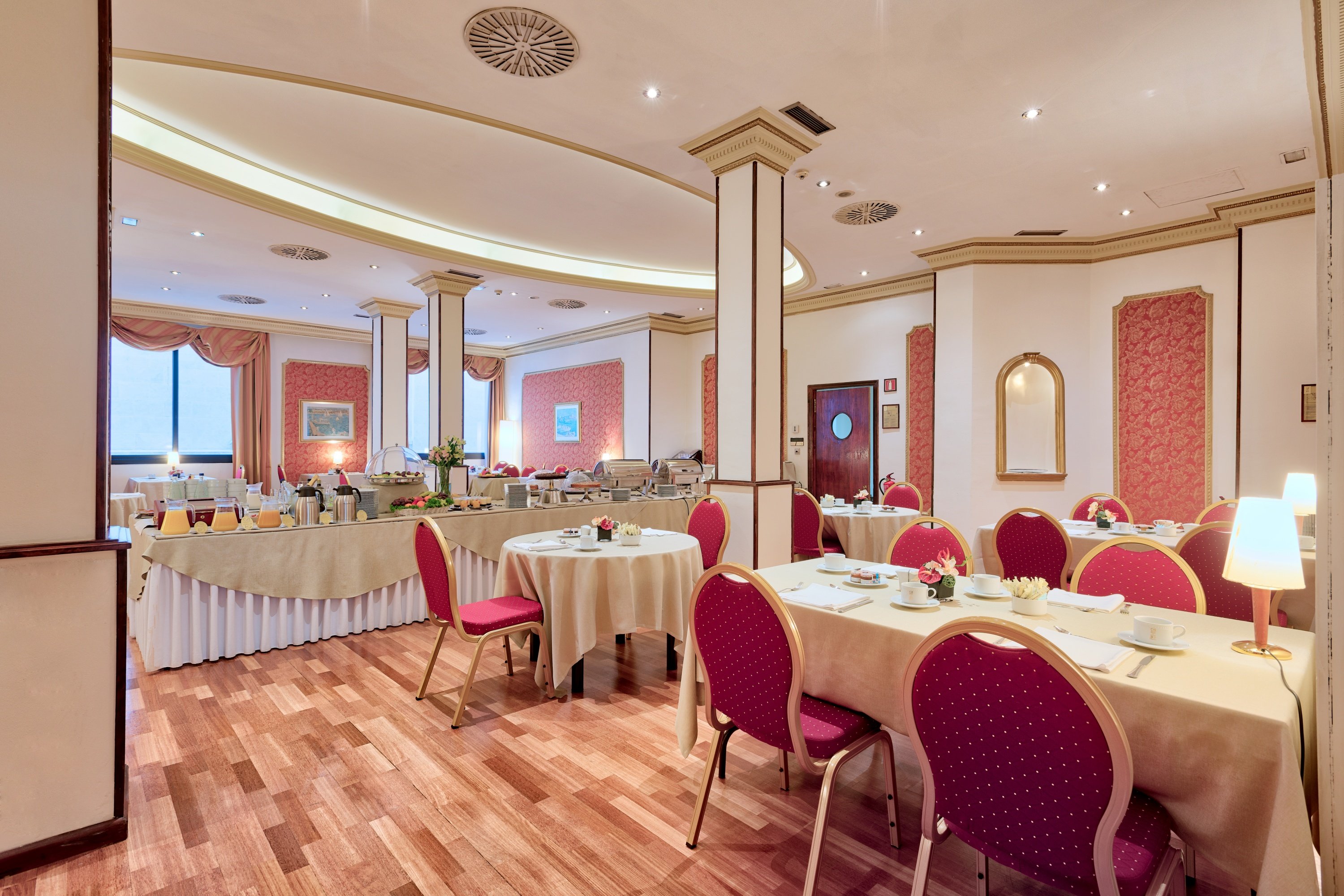 Roger De Lluria Hotel 48/57