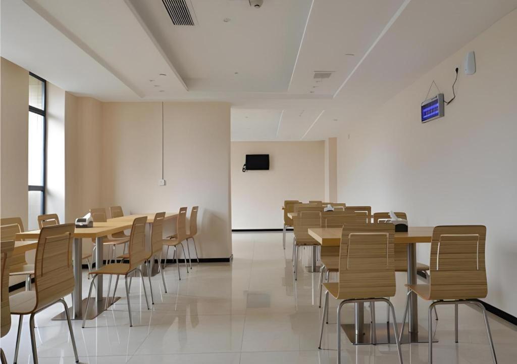 City Comfort Inn Huanggang Qichun Exhibition Center 44/50
