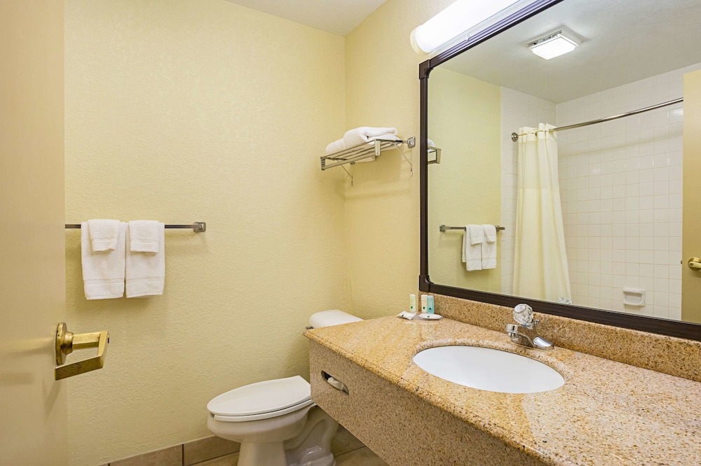 Quality Inn & Suites NRG Park - Medical Center 55/61