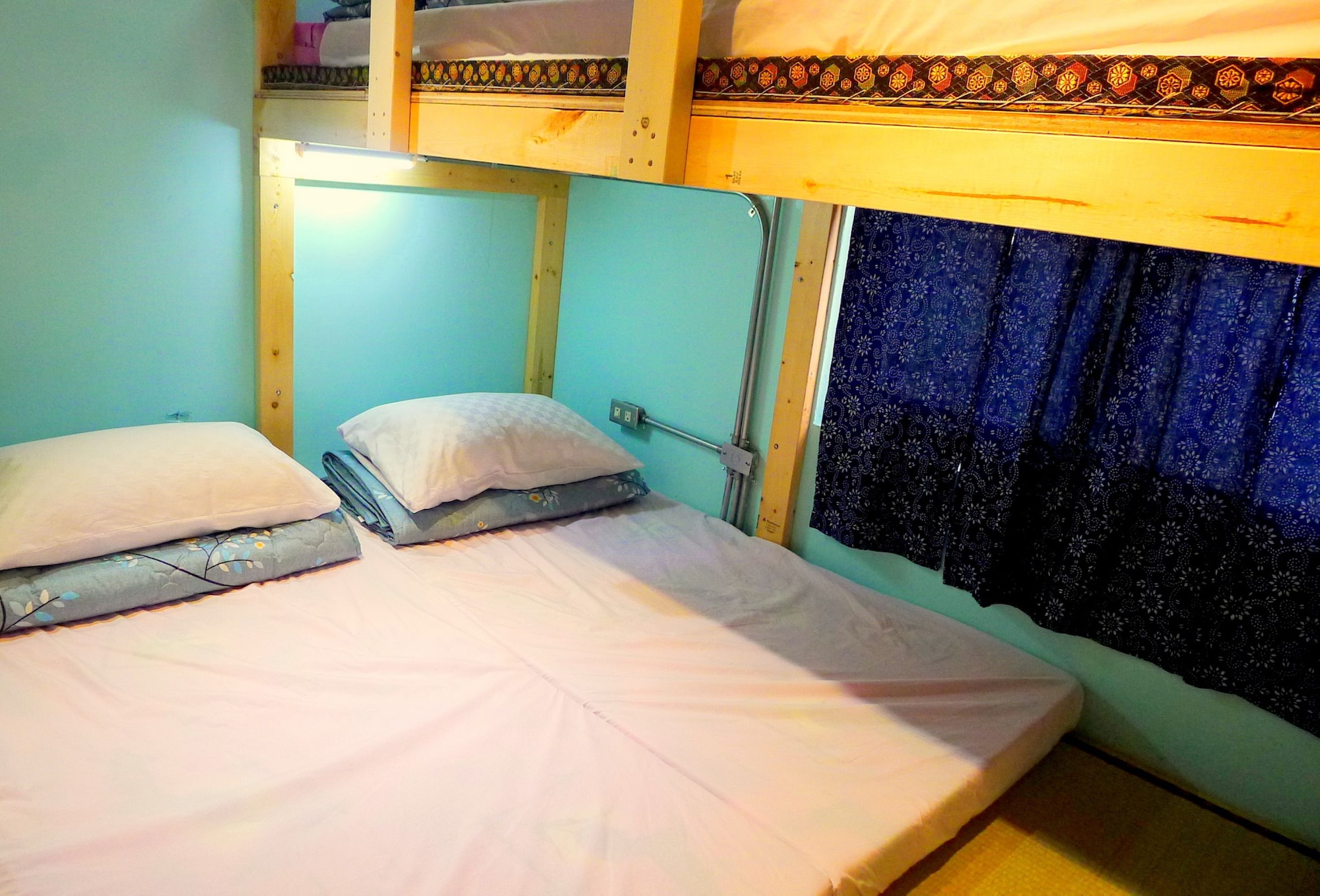 ROOM, TRIPLE, SHARED BATHROOM