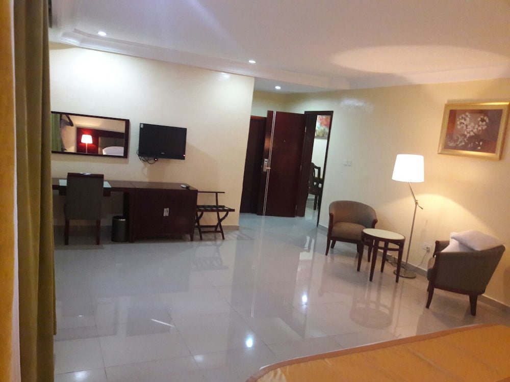Check Inn Hotel Abuja 21/35