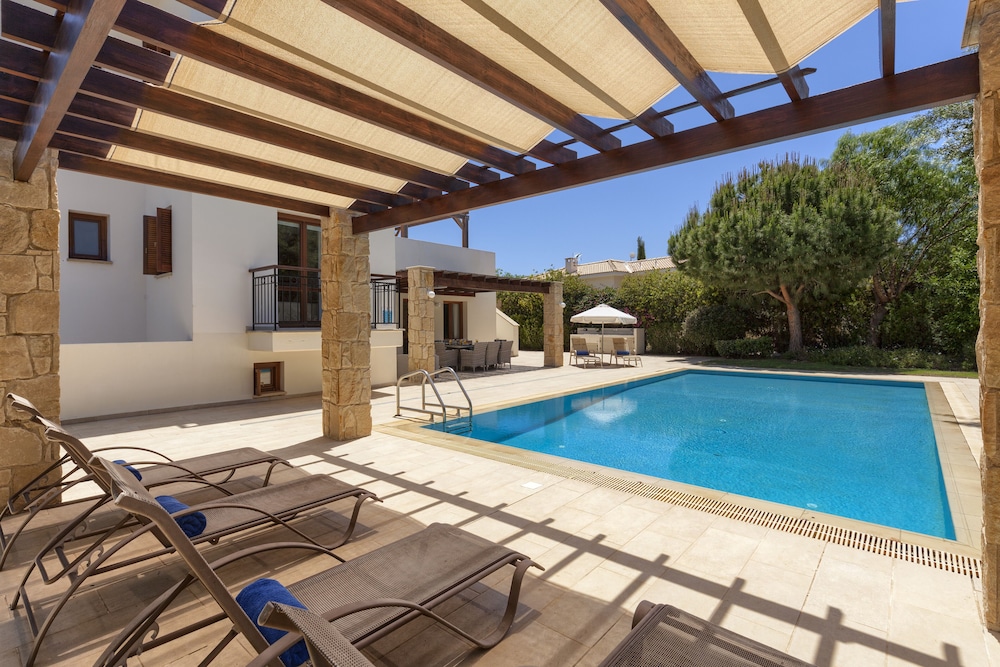 Aphrodite Hills Rentals - Superior Villas 23/50