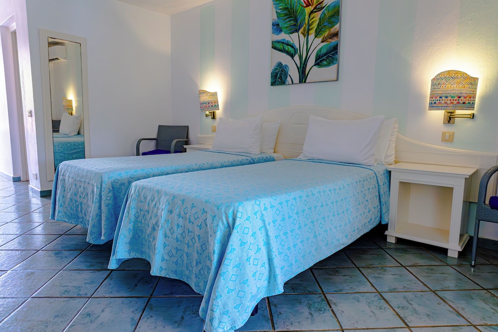 Room, Garden View