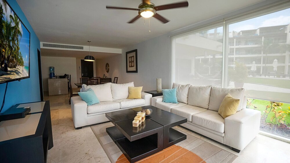 The Elements Oceanfront & Beachside Condo Hotel 27/50