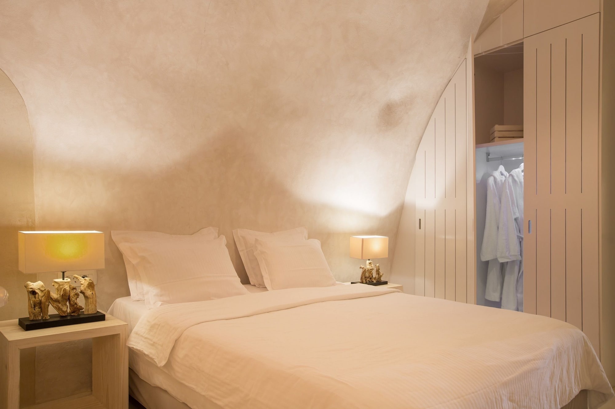 DELUXE, VILLA, JETTED TUB