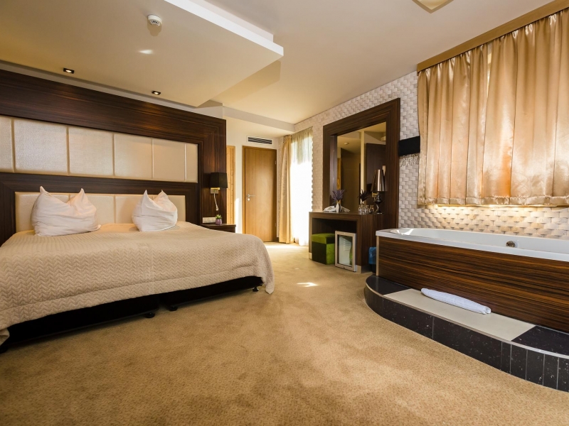 Deluxe, Double Bed