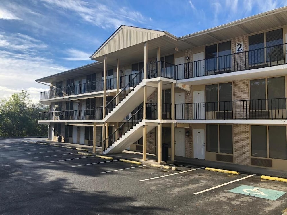 APM Inn & Suites 5/54