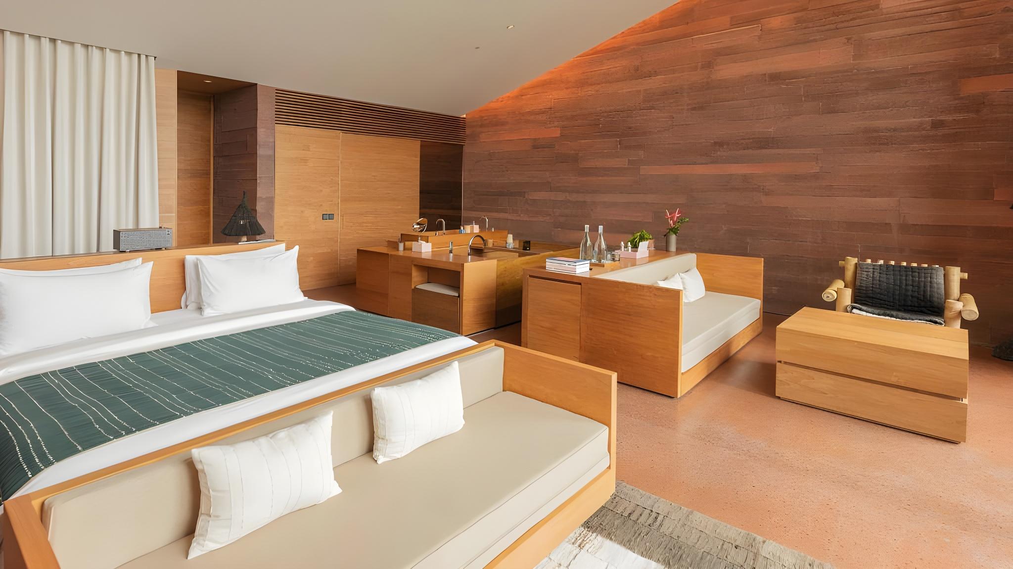 Sanctuary, King Bed, Sky View