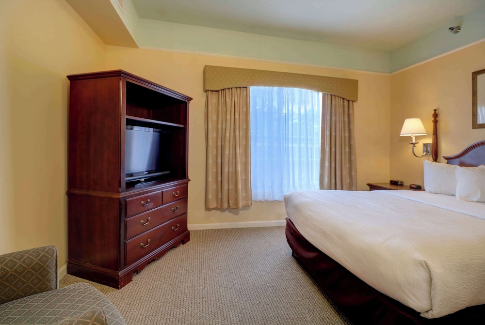 STANDARD, QUEEN BED