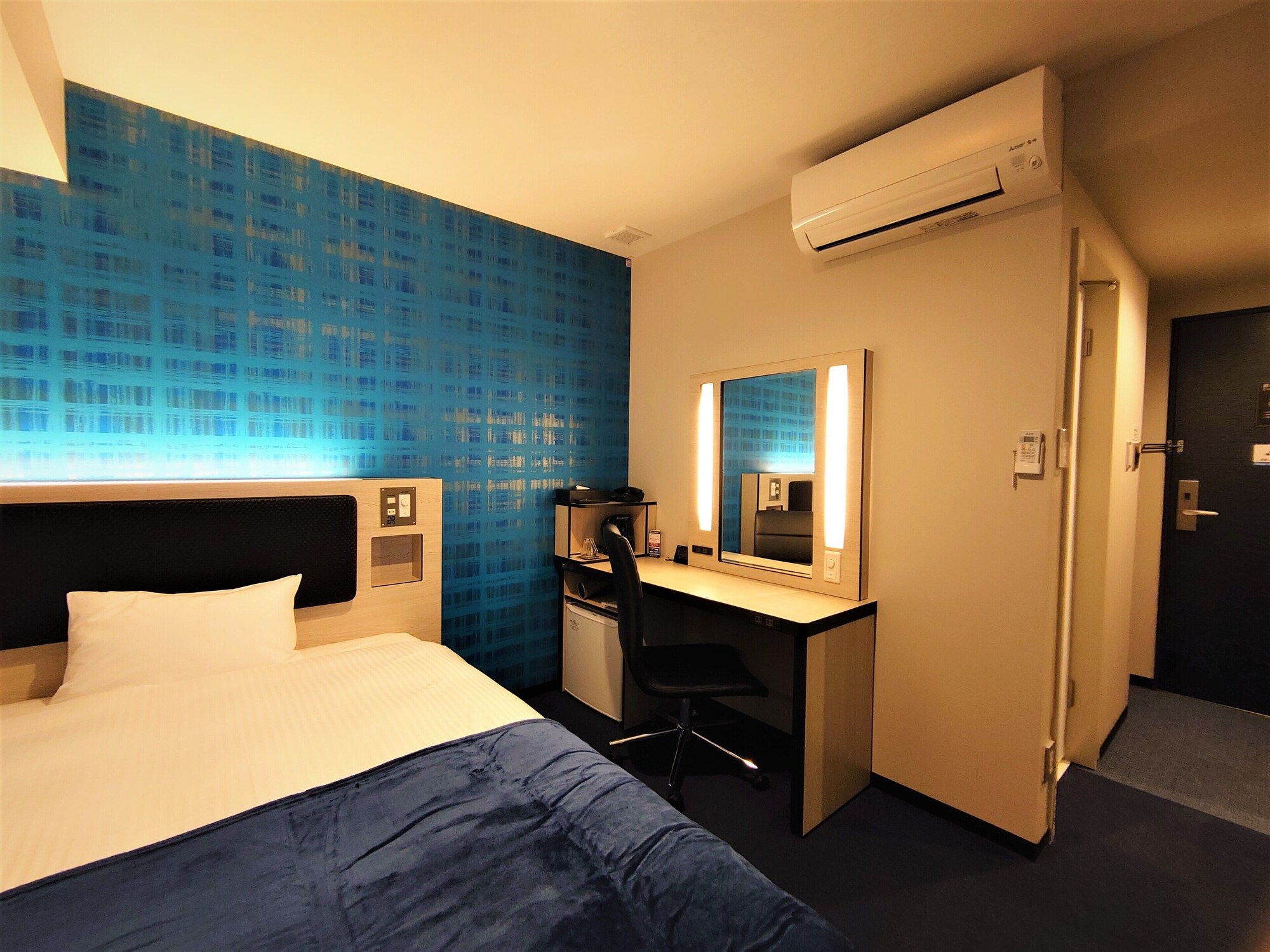 ROOM, DOUBLE BED