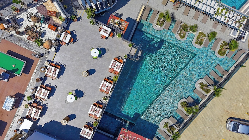 Ramitos Boutique Hotel 62/65