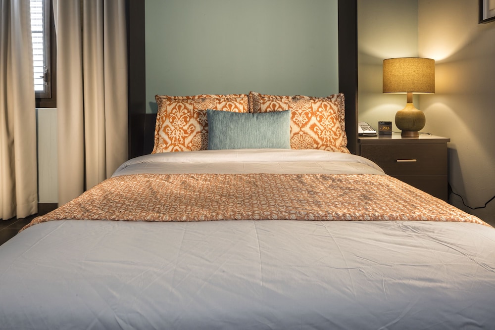 Decanter Hotel 32/47