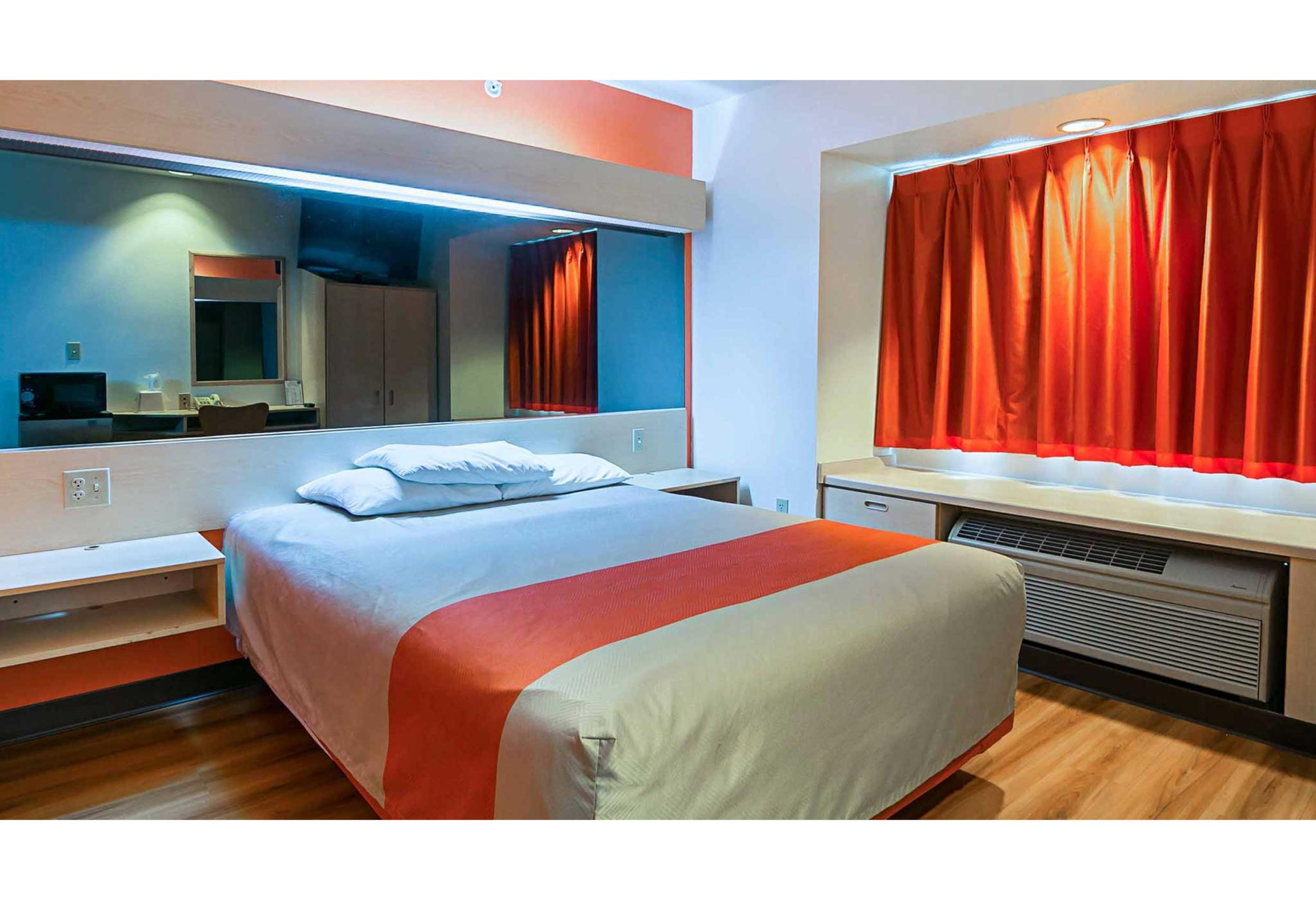 1 Queen Bed - Mobility Accessible Tub Nsmk