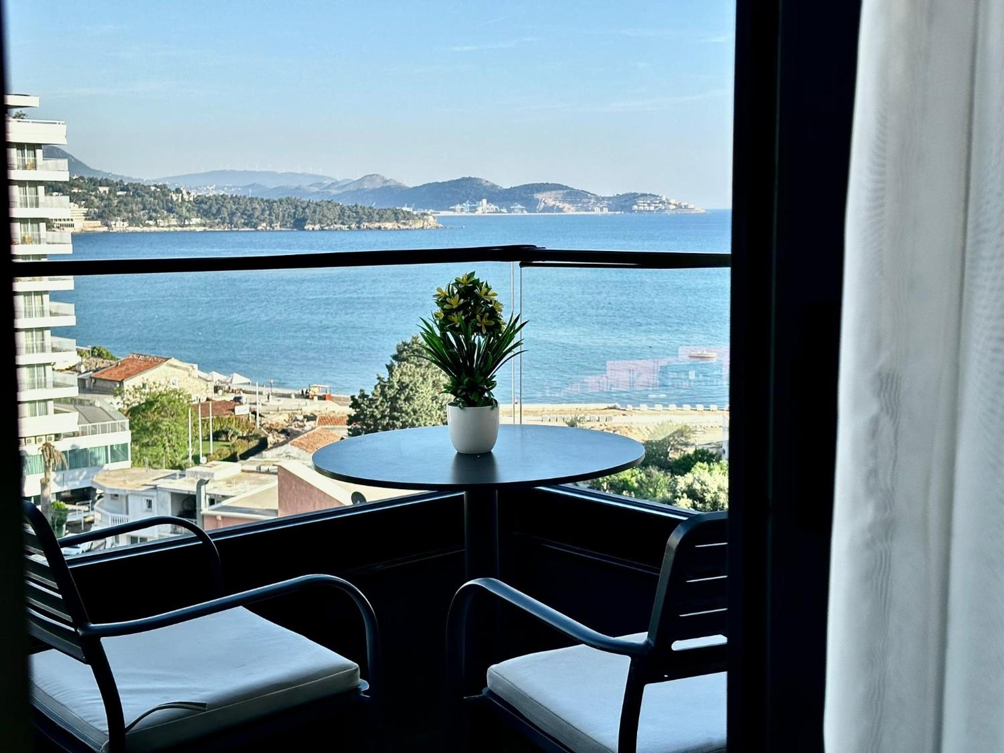 Hotel Del Medio 19/24