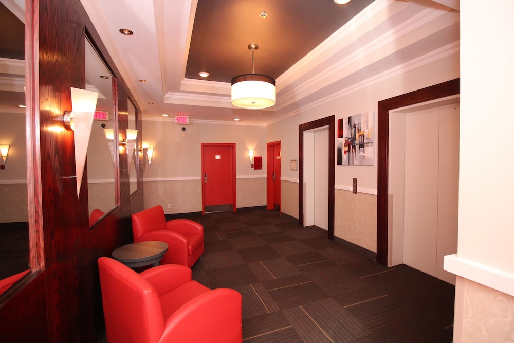 Lobby at Hotel Chrome Montreal Centre Ville, MONTREAL