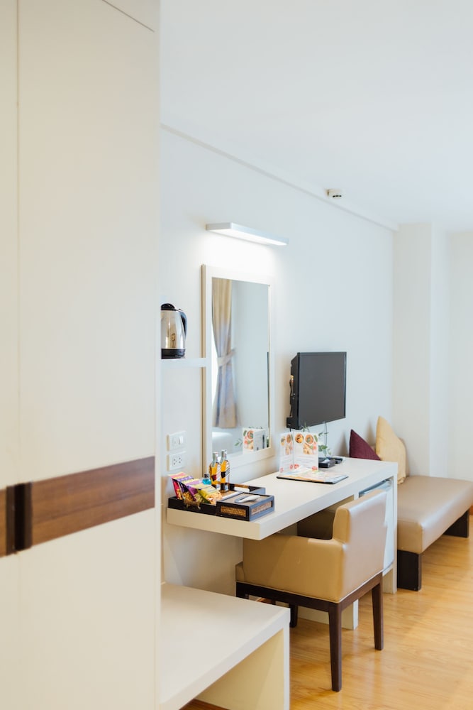 Seasons Siam Hotel 49/55
