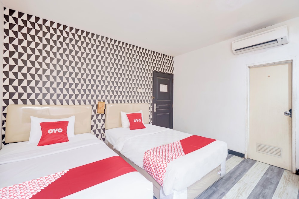 DELUXE, TWIN BEDS