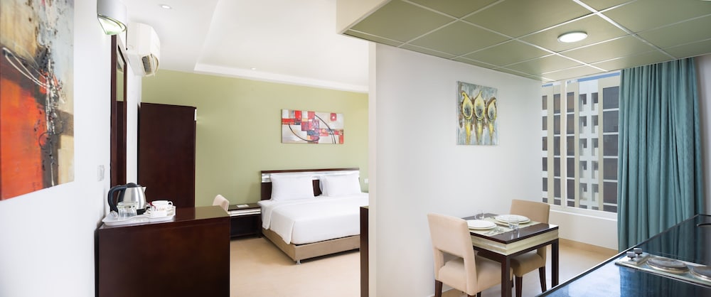Muscat Dunes Hotel 40/44