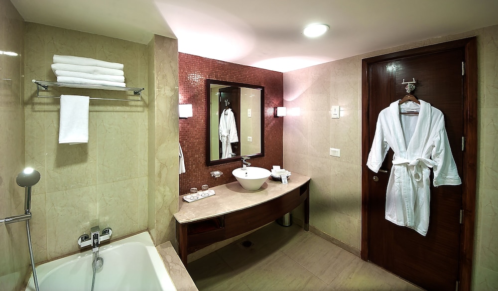 The Golden Plaza Hotel Spa 35/35