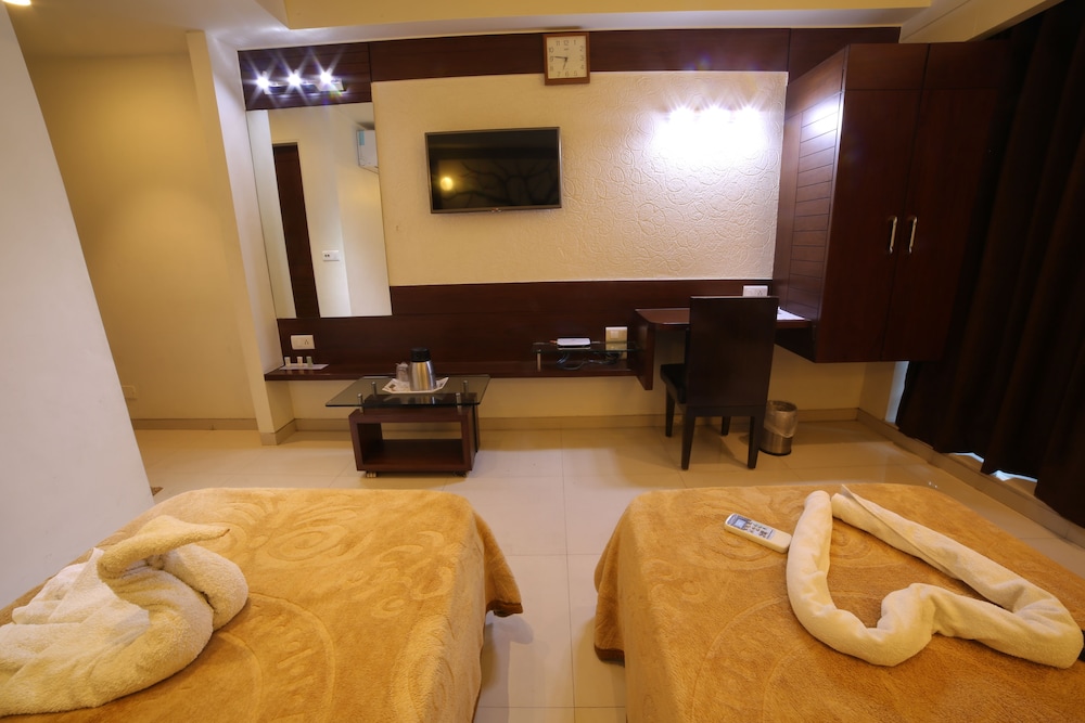 Hotel Grandpragati 24/28