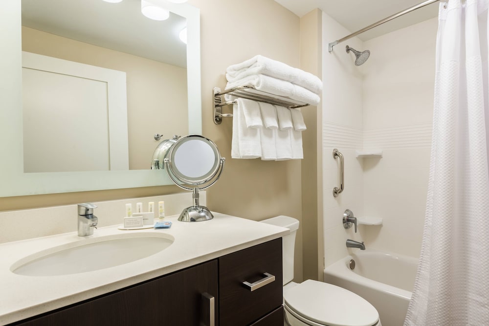 TOWNEPLACE SUITES LATHAM ALBANY AIRPORT 16/62
