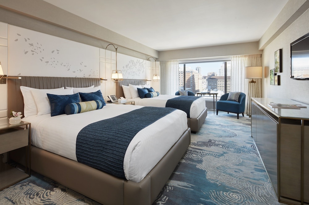 DELUXE, 2 DOUBLE BEDS