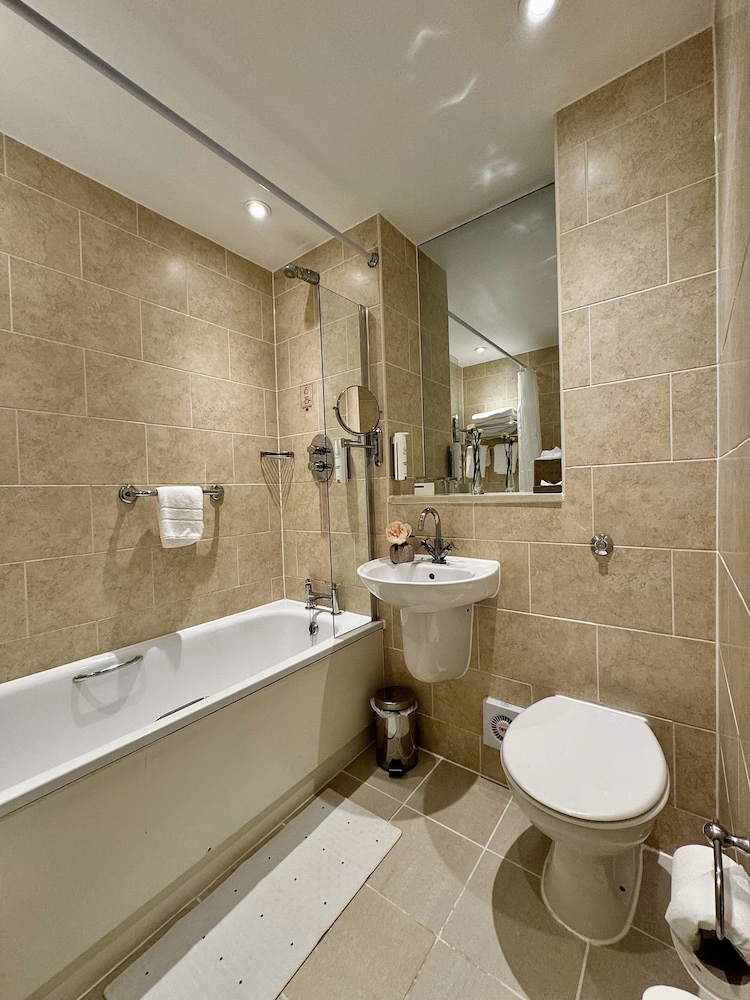 Grovefield House Hotel 56/57