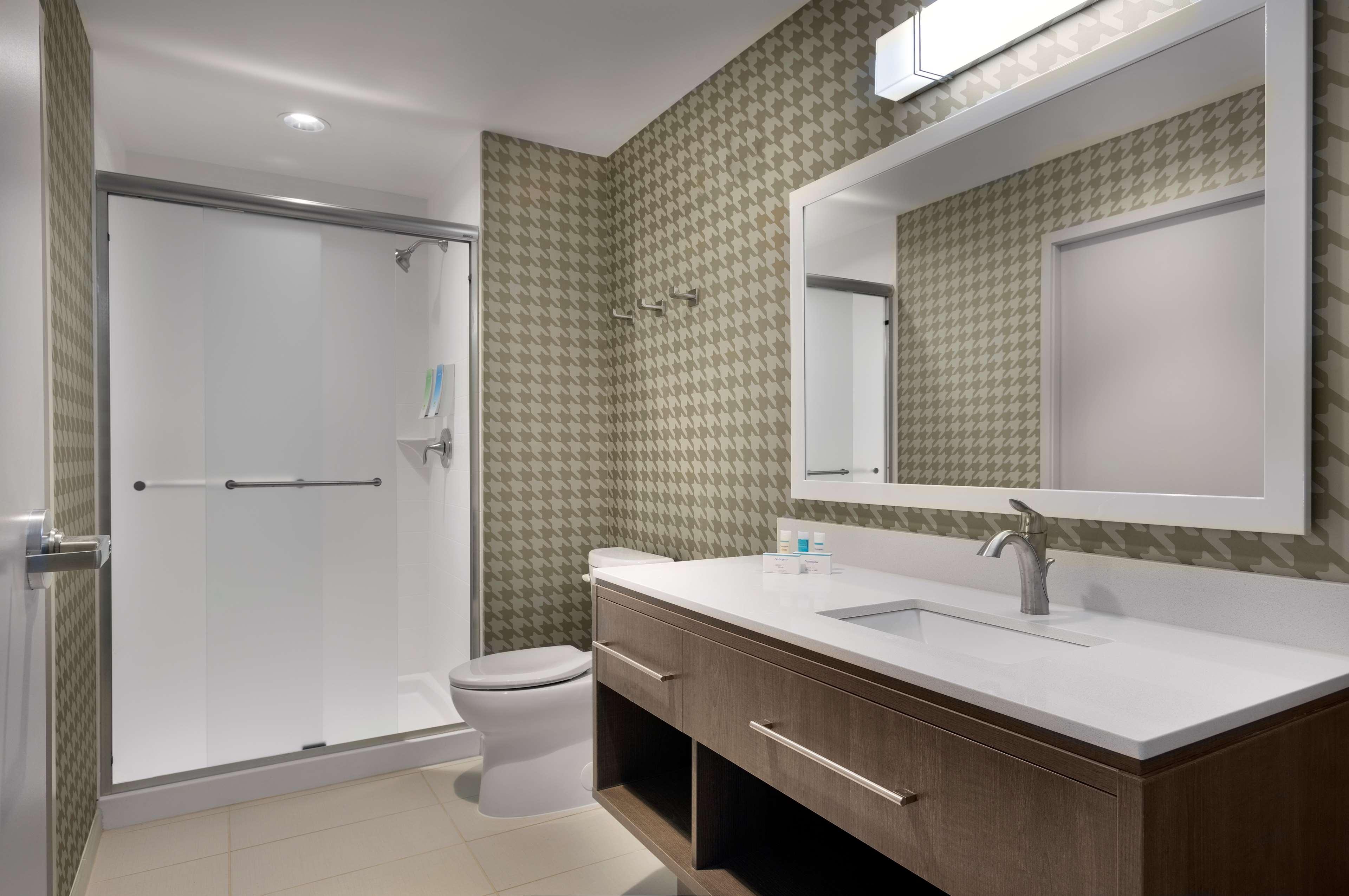 1 BEDROOM, SUITE, KING BED